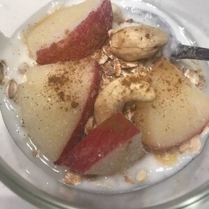 簡単⭐冷凍りんごとカシューナッツ入りヨーグルト
